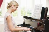 lady playing piano